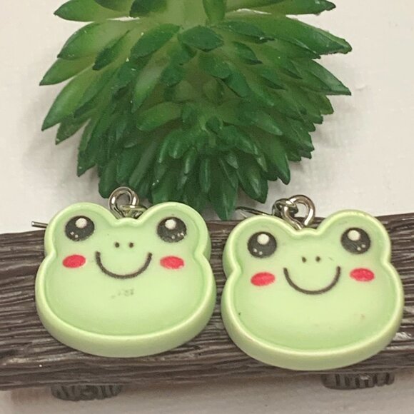 Frog Earring, Amphibian Earring, Frog Jewelry, Silly Animal Earring, Gift Idea - Picture 1 of 8